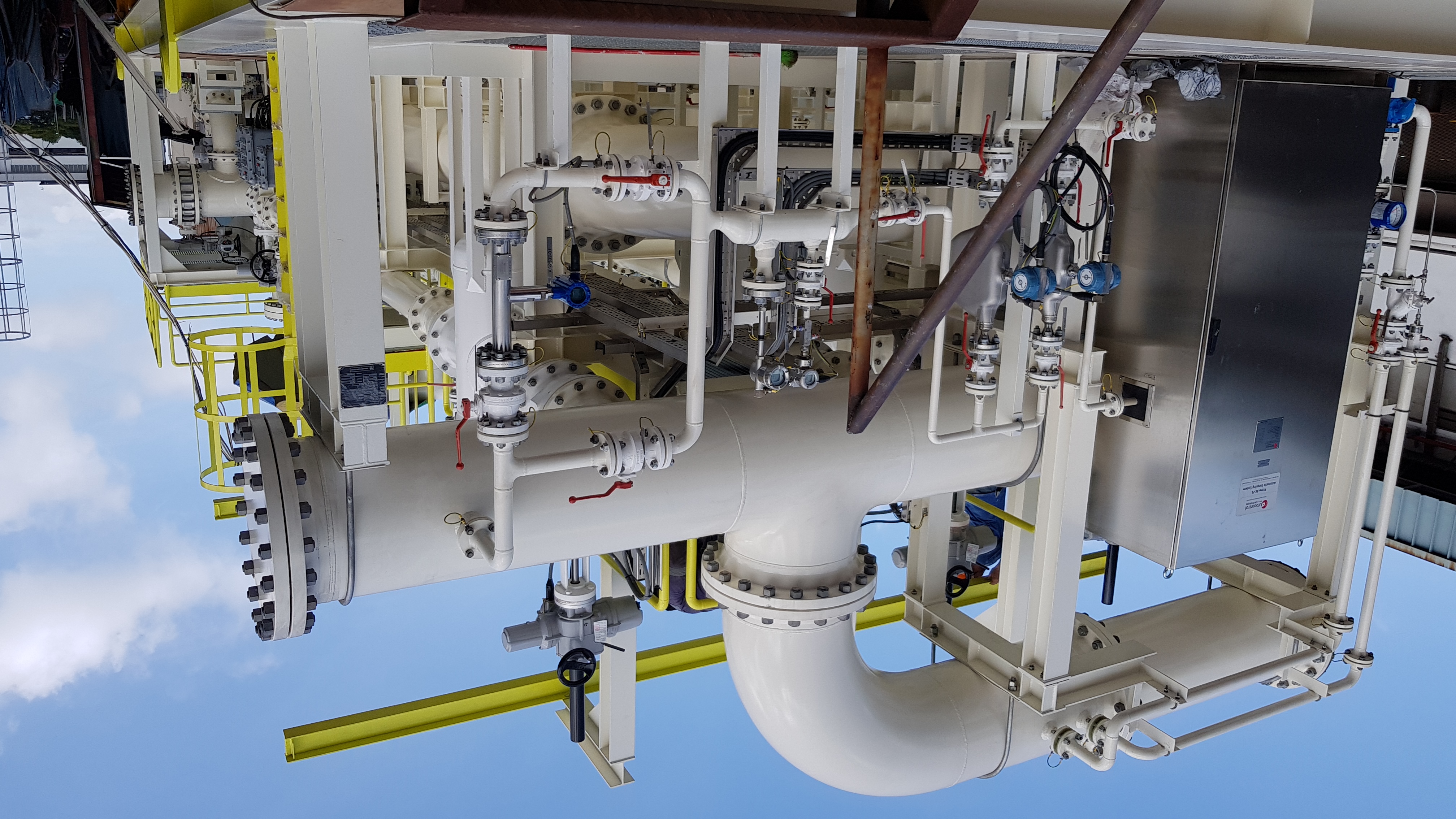 ZT-100 water cut analyzer installed on a crude oil pipeline